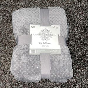 NEW W TAG GREY PLUSH THROW